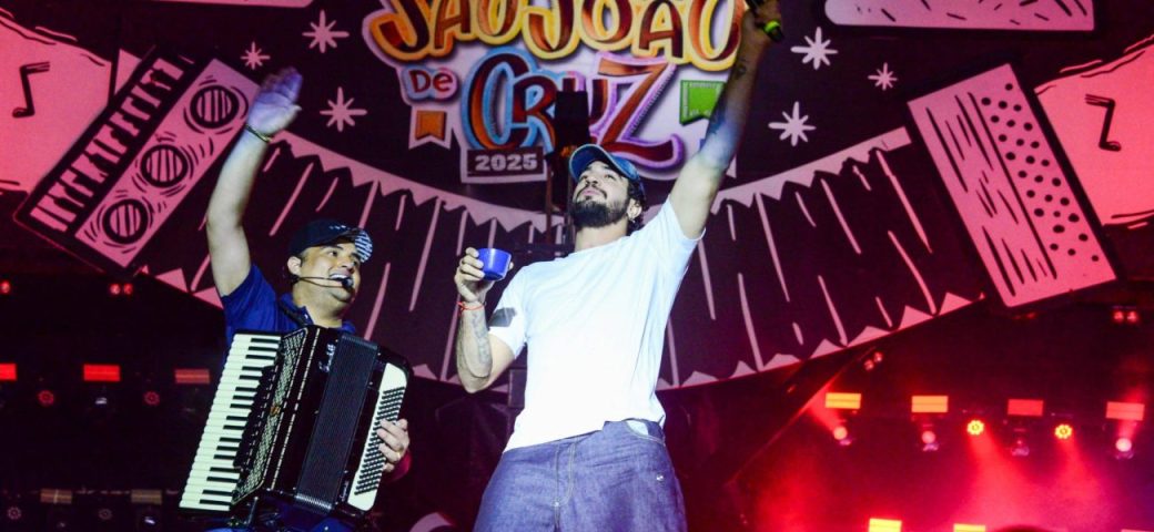 Nattan e Tarcísio do Acordeon cantam juntos na última noite de São João em Cruz das Almas