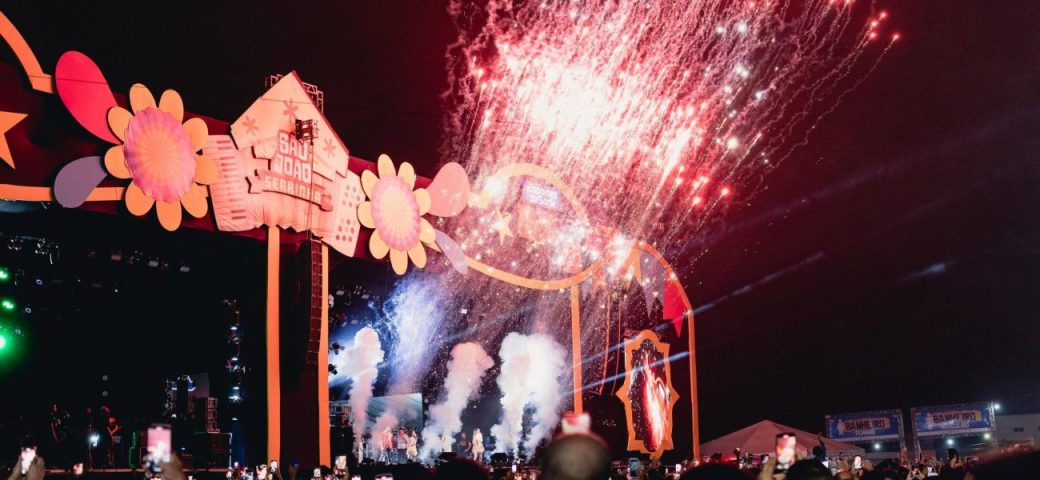 Emoção, forró e multidão marcam última noite do São João de Serrinha 2025