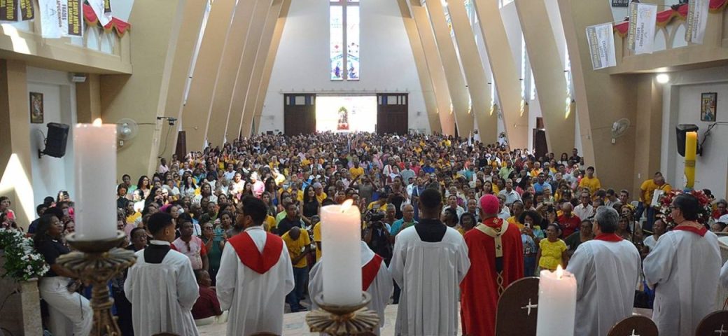 Missa dos Romeiros em louvor a Santo Antônio atrai centenas de fiéis em Feira de Santana