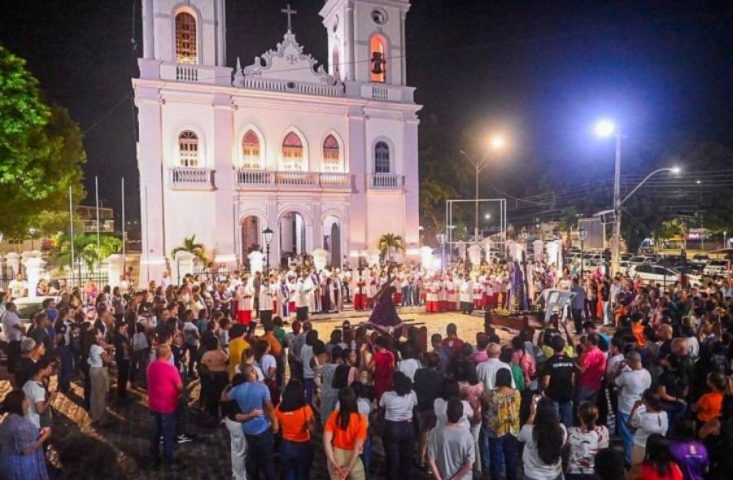 Em Feira de Santana, 46% da população é católica; evangélicos são 31%, segundo IBGE