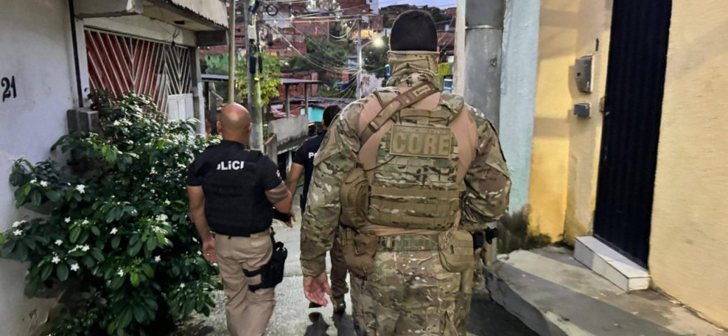 Doze envolvidos com tráfico de drogas são presos em Salvador e região metropolitana