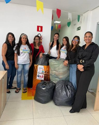Comissão da OAB Feira entrega doações para grupo que acolhe pessoas em situação de vulnerabilidade