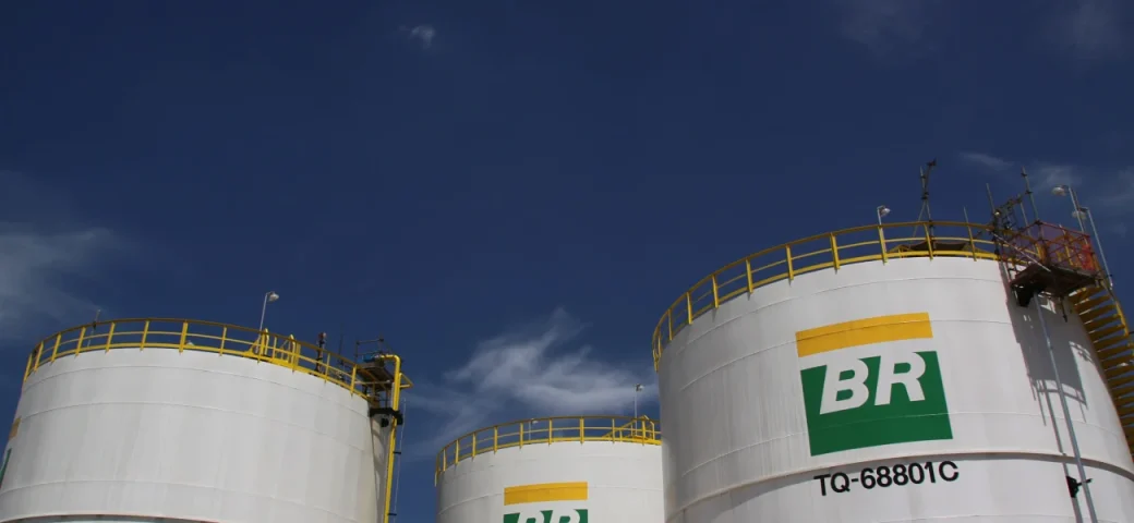 Entra em vigor redução do preço da gasolina vendida pela Petrobras às distribuidoras