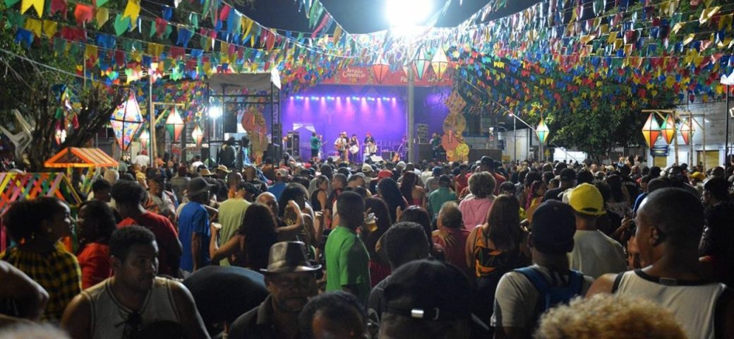 Grande público prestigia primeira noite do Arraiá do Comércio em Feira de Santana