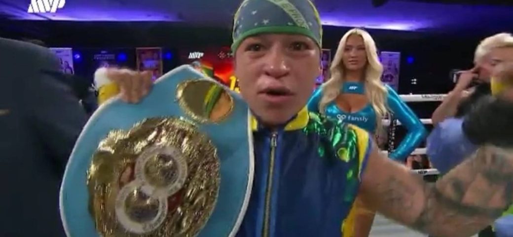 Baiana Bia Ferreira vence lutadora argentina e mantém título mundial de boxe