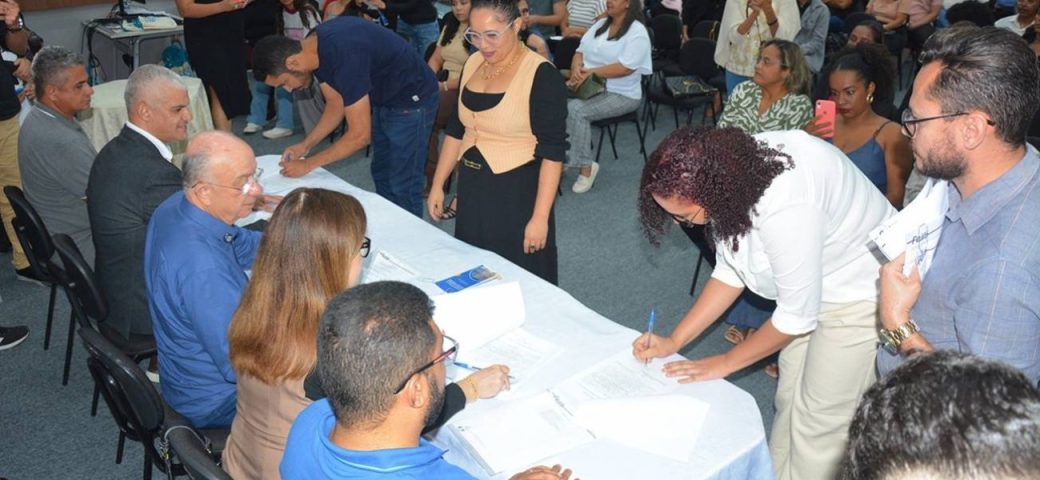 Mais 26 professores são empossados na rede municipal em Feira de Santana