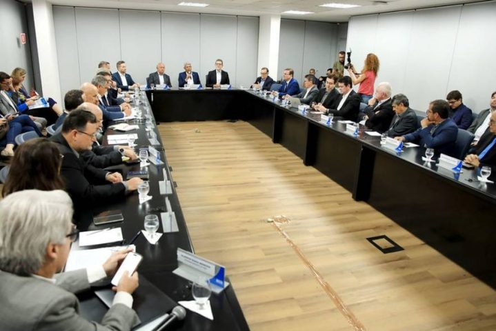 Governador Jerônimo Rodrigues deve reunir setor produtivo baiano para discutir taxação imposta por Donald Trump