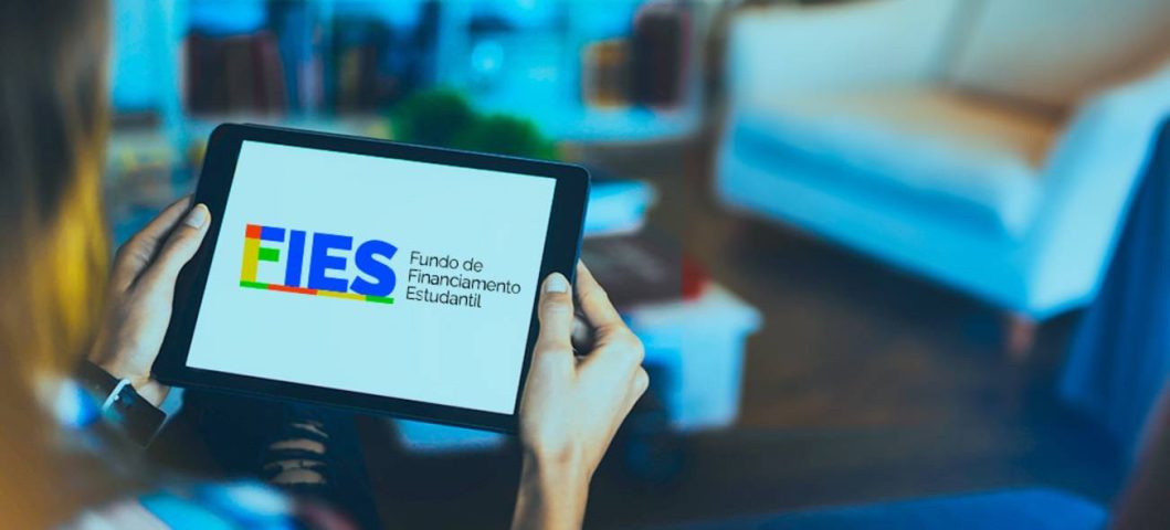 Fies: curso de medicina terá aumento de 30% no financiamento, anuncia ministro