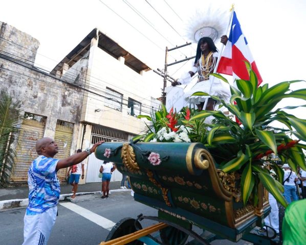 Milhares de baianos celebram 2 de Julho nas ruas de Salvador
