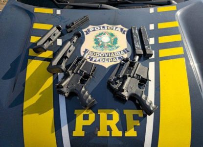Dois líderes de facção na Bahia são presos com armas em rodovia de Minas Gerais