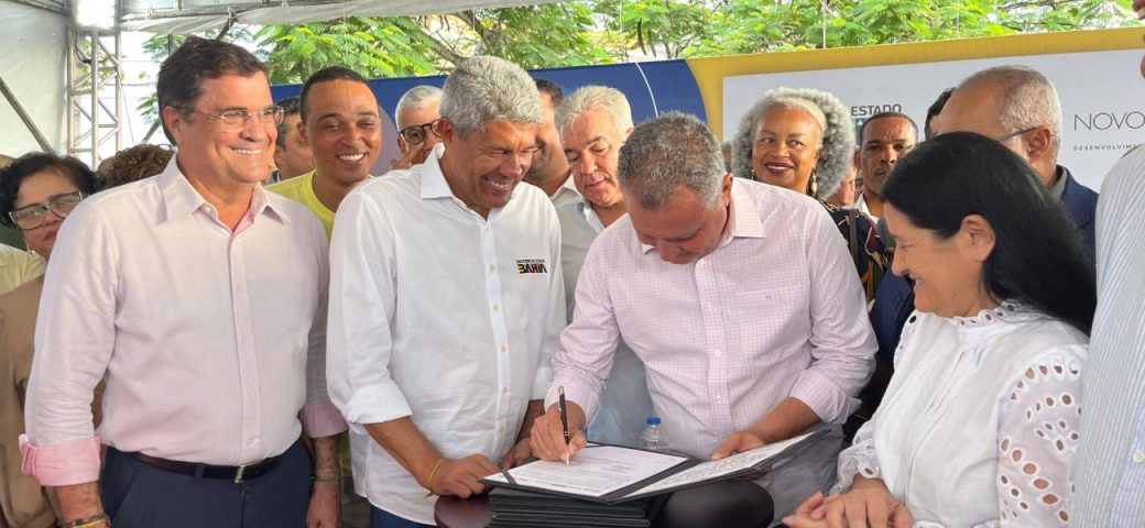 Jerônimo Rodrigues e ministro Rui Costa assinam autorização para obras de 208 moradias em Feira de Santana