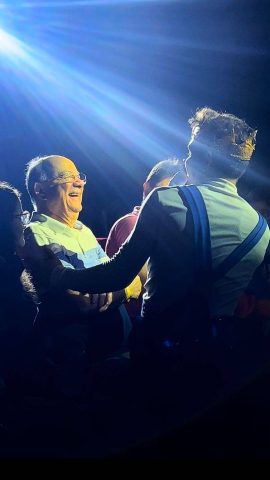 Junto com filho e netos, prefeito José Ronaldo participa de sessão de circo em Feira de Santana