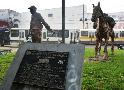 Obras para revitalização da Praça do Tropeiro em Feira de Santana já começaram