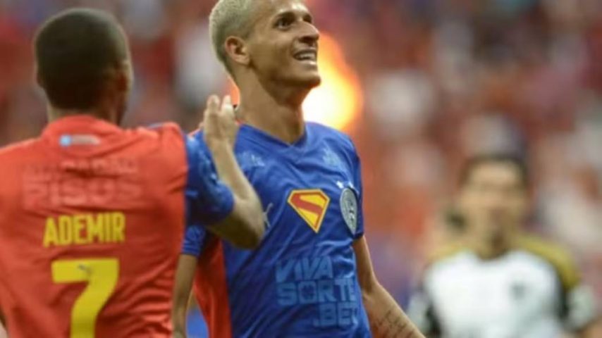 Bahia vence Atlético-MG em jogo de golaços e sobe para G4 do Brasileirão Série A