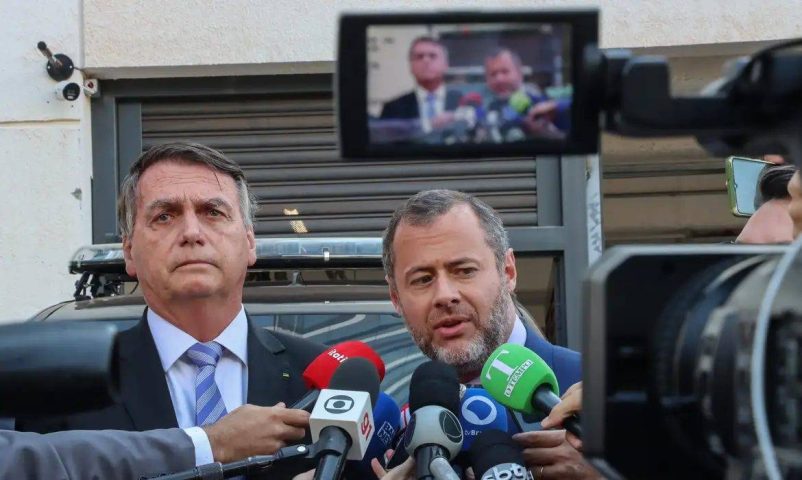 Defesa de Jair Bolsonaro fala em “surpresa e indignação” e chama restrições de “severas”