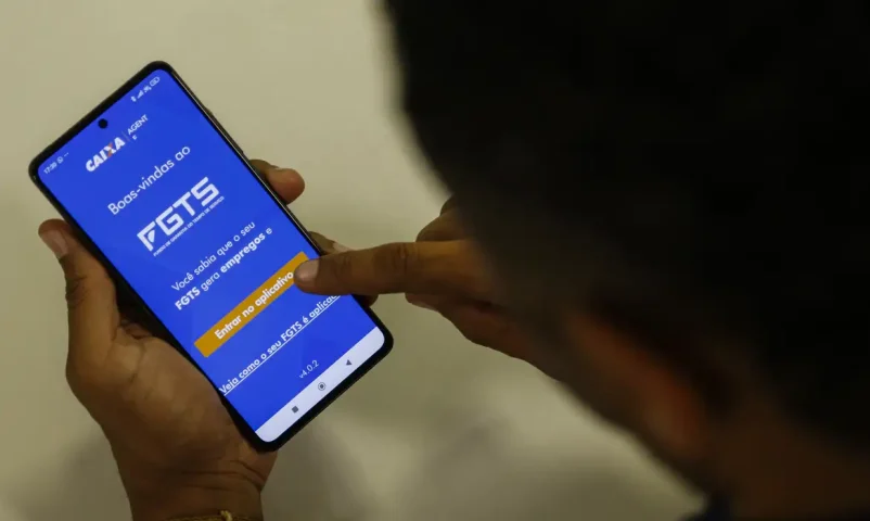 Trabalhadores começam receber distribuição de quase R$ 13 bilhões do lucro do FGTS