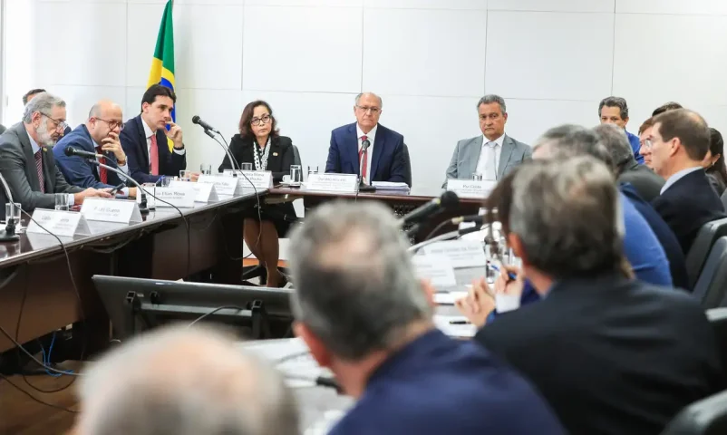 Governo federal busca negociação com Estados Unidos e pede apoio de empresários