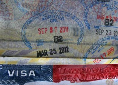 Visto americano: EUA aprovam taxa extra de US$ 250 para emissão