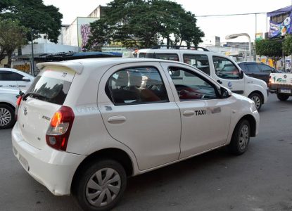Novas regras são aplicadas para taxistas em Feira de Santana