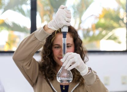 Matéria-prima para produção de cosméticos é patenteada por startup criada por estudantes da UEFS