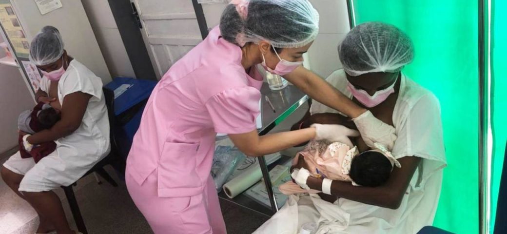 Banco de Leite do Hospital da Mulher promove caminhada em alusão ao Agosto Dourado