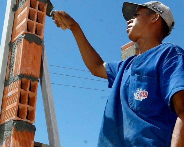 Bahia mantém avanço na geração de empregos e cria quase 8 mil postos em junho