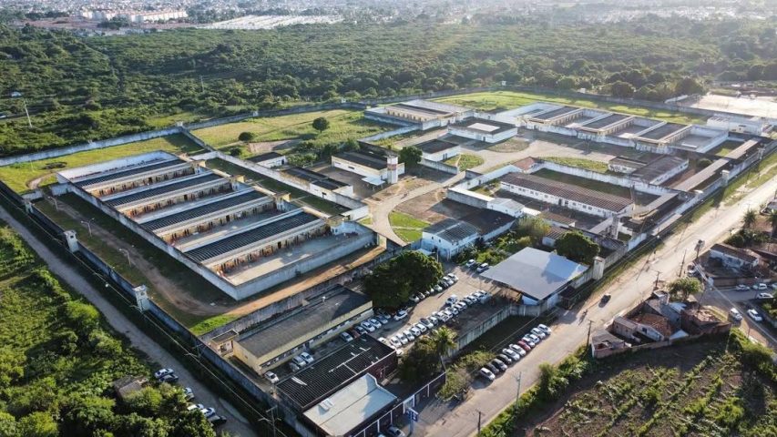 Detentos do Conjunto Penal de Feira de Santana impedem fechamento de cela e são contidos pela Polícia