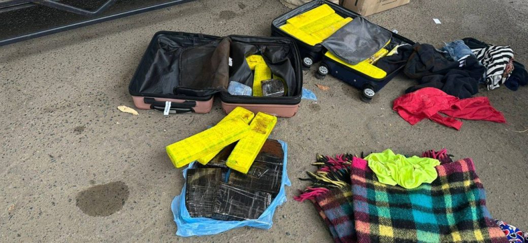Maconha, cocaína e crack: 24kg de drogas são apreendidas na BR-116 em Feira de Santana