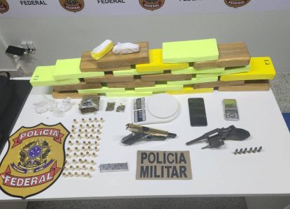 Polícias desarticulam ponto de armazenamento de drogas e retiram 27kg de cocaína de circulação
