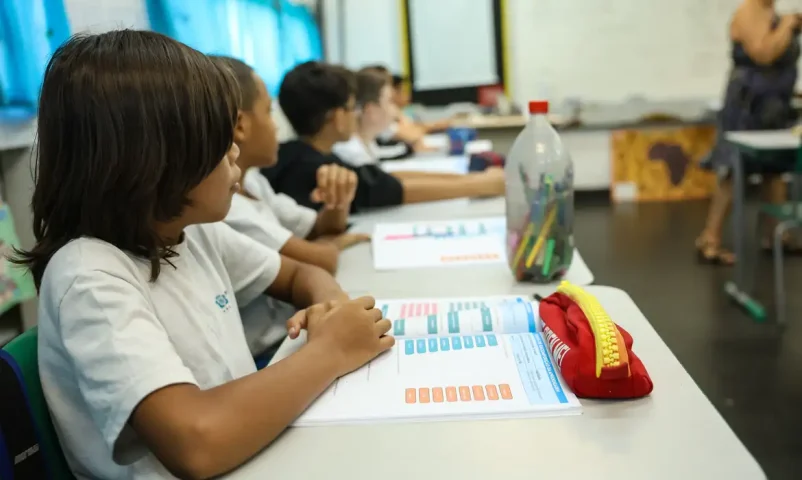Brasil precisa colocar alfabetização como prioridade nacional, afirma especialista