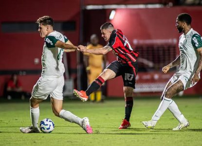 Palmeiras e Vitória empatam em 2 a 2 no Barradão no domingo, 3