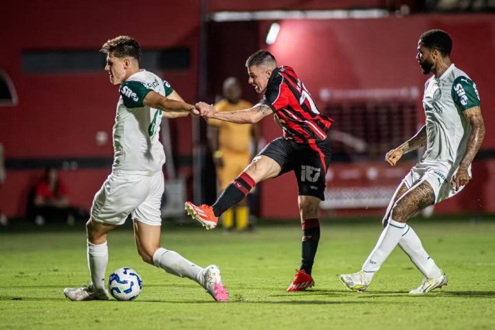 Palmeiras e Vitória empatam em 2 a 2 no Barradão no domingo, 3