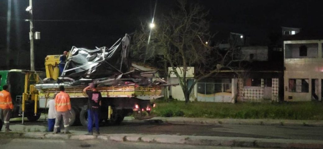 Remoção de outdoors e placas de publicidade intensifica combate à poluição visual em Feira de Santana