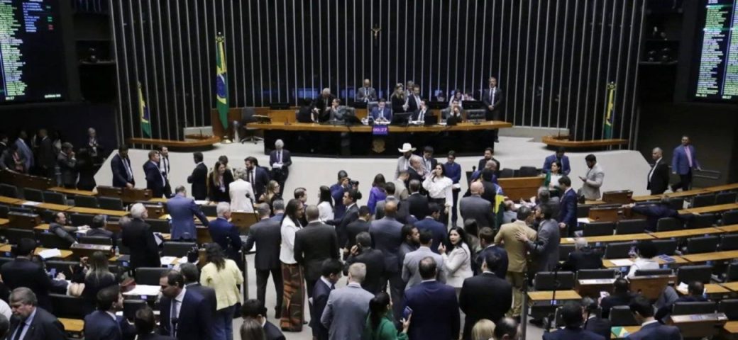 Câmara dos Deputados aprova medida que amplia Tarifa Social e isenta conta de luz de famílias de baixa renda