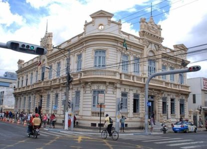 Prefeitura de Feira de Santana abrirá sindicância para apurar vazamento de dados de pessoas com HIV no Diário Oficial