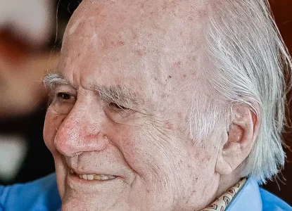 Morre aos 91 anos jornalista Mino Carta, fundador das revistas Veja e Carta Capital