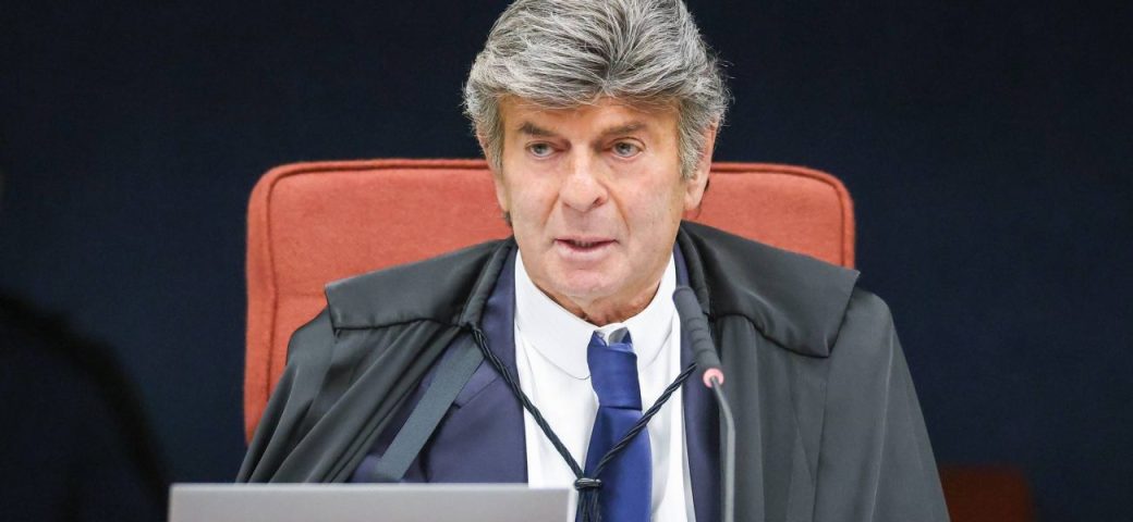 Ministro Luiz Fux absolve Jair Bolsonaro e condena Walter Braga Netto e Mauro Cid pela trama golpista