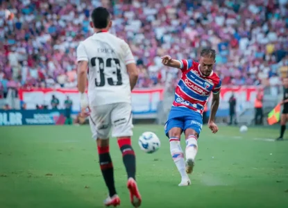 Em jogo de desesperados, Vitória é superado pelo Fortaleza no Brasileirão 2025