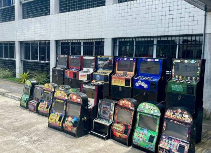 Polícia Militar retira 19 máquinas caça-níqueis de operação no centro de Feira de Santana