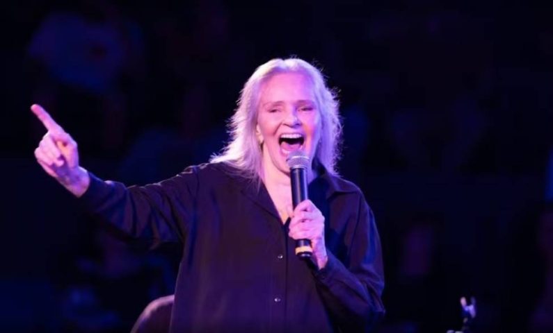 Morre Angela Ro Ro, ícone da música brasileira, aos 75 anos