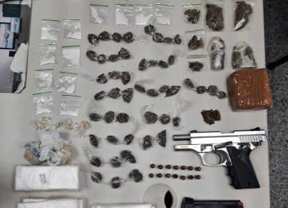 Polícia Militar apreende arma de fogo e drogas em Feira de Santana