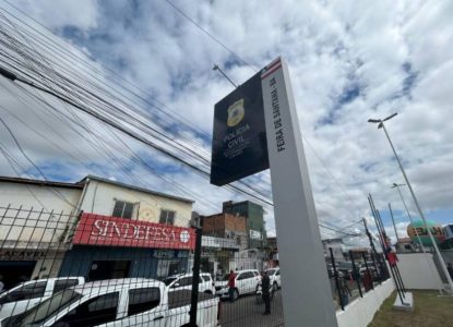 Mulher de 35 anos morre após ser estrangulada; criança de 9 anos também foi vítima de violência