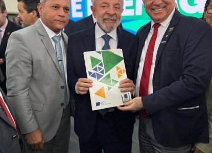 Missão Brasília é encerrada com entrega de carta com pautas de Feira de Santana ao presidente Lula