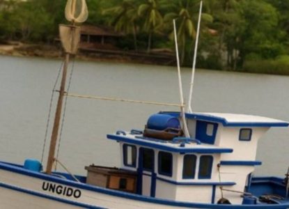 Pescadores são resgatados após cinco dias à deriva no sul da Bahia