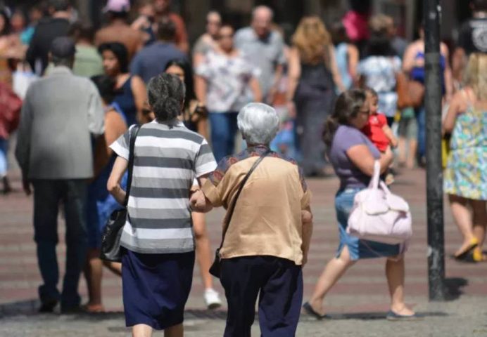 Bahia projeta que 40% da população terá mais de 60 anos até 2070