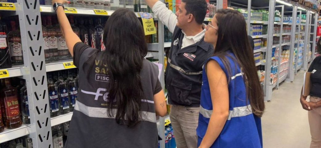 Fiscalização conjunta verifica venda de bebidas destiladas em Feira de Santana