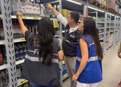 Fiscalização conjunta verifica venda de bebidas destiladas em Feira de Santana