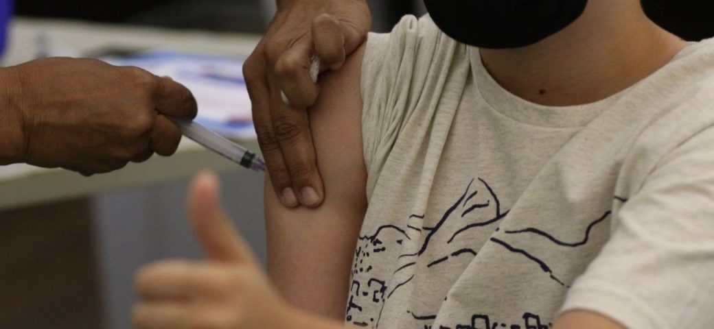 Vacina contra Covid-19 pode ajudar no combate a tumores, aponta estudo