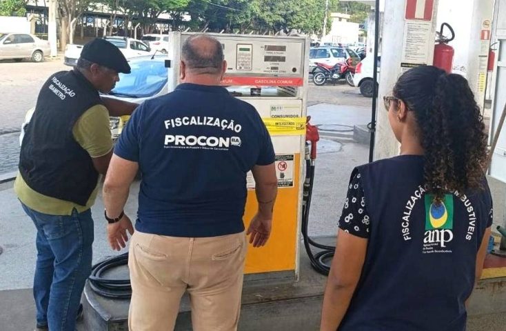 Fiscalização identifica e interdita bombas em postos de revenda de combustíveis na Bahia que estavam fraudadas