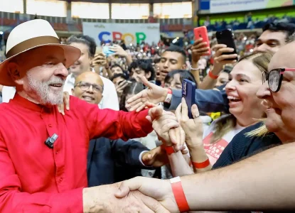 Lula defende América Latina independente contra “fala grossa” externa